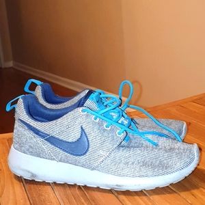 Nike Sneakers. Kids size 4. Blue. (Woman size 6)